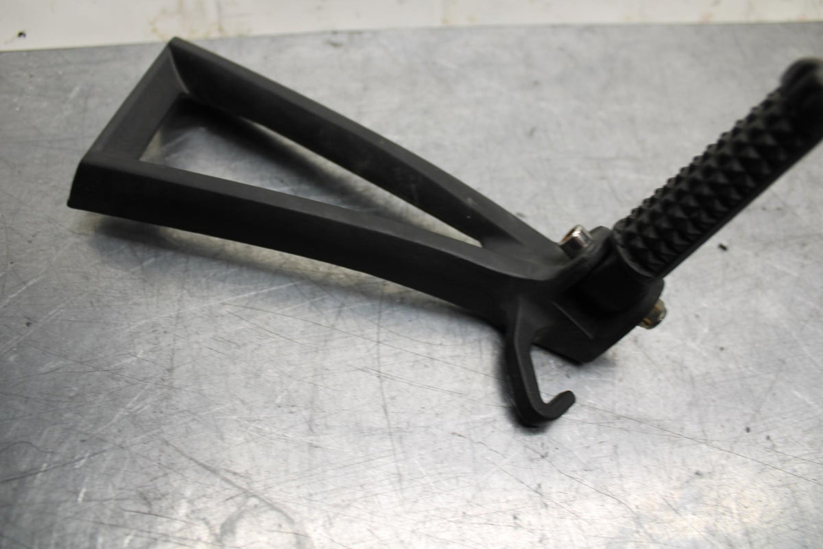 07 YAMAHA YZF R6 2c0 RIGHT REAR BACK PASSENGER PEG BB75