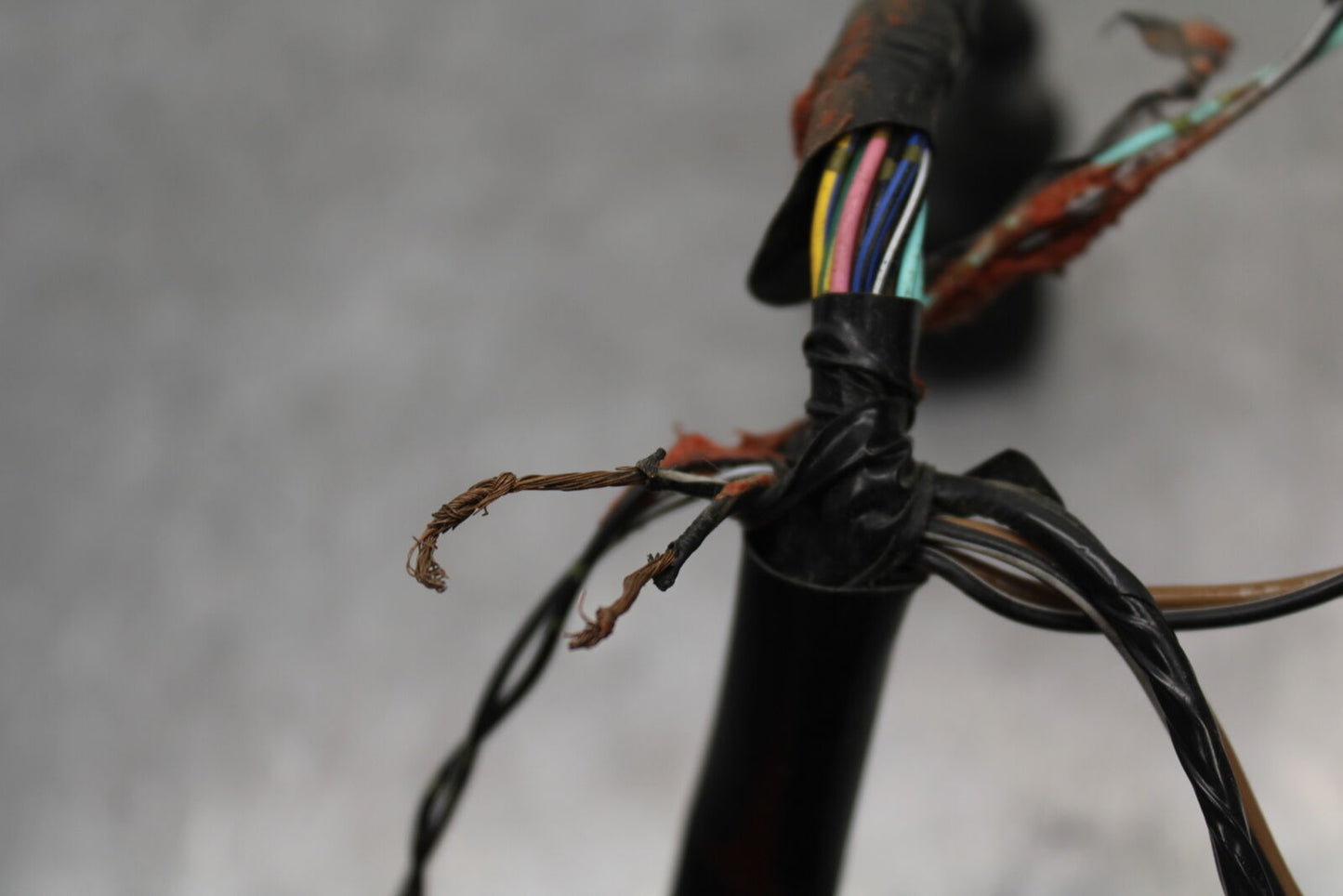 05-06 SUZUKI GSXR1000 HEADLIGHT SPEEDO GAUGES WIRING HARNESS WIRE LOOM BB663