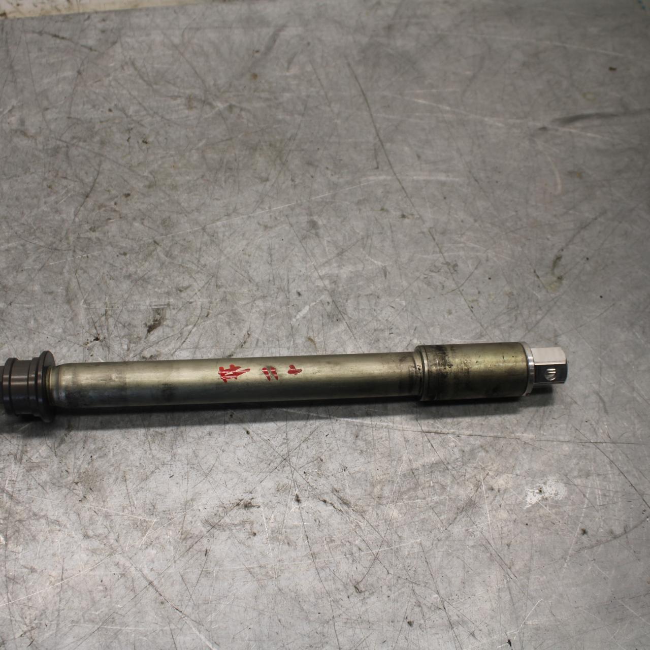 2017 Suzuki GSXR600 FRONT WHEEL RIM AXLE PIVOT BOLT 54711-14J00 BB527