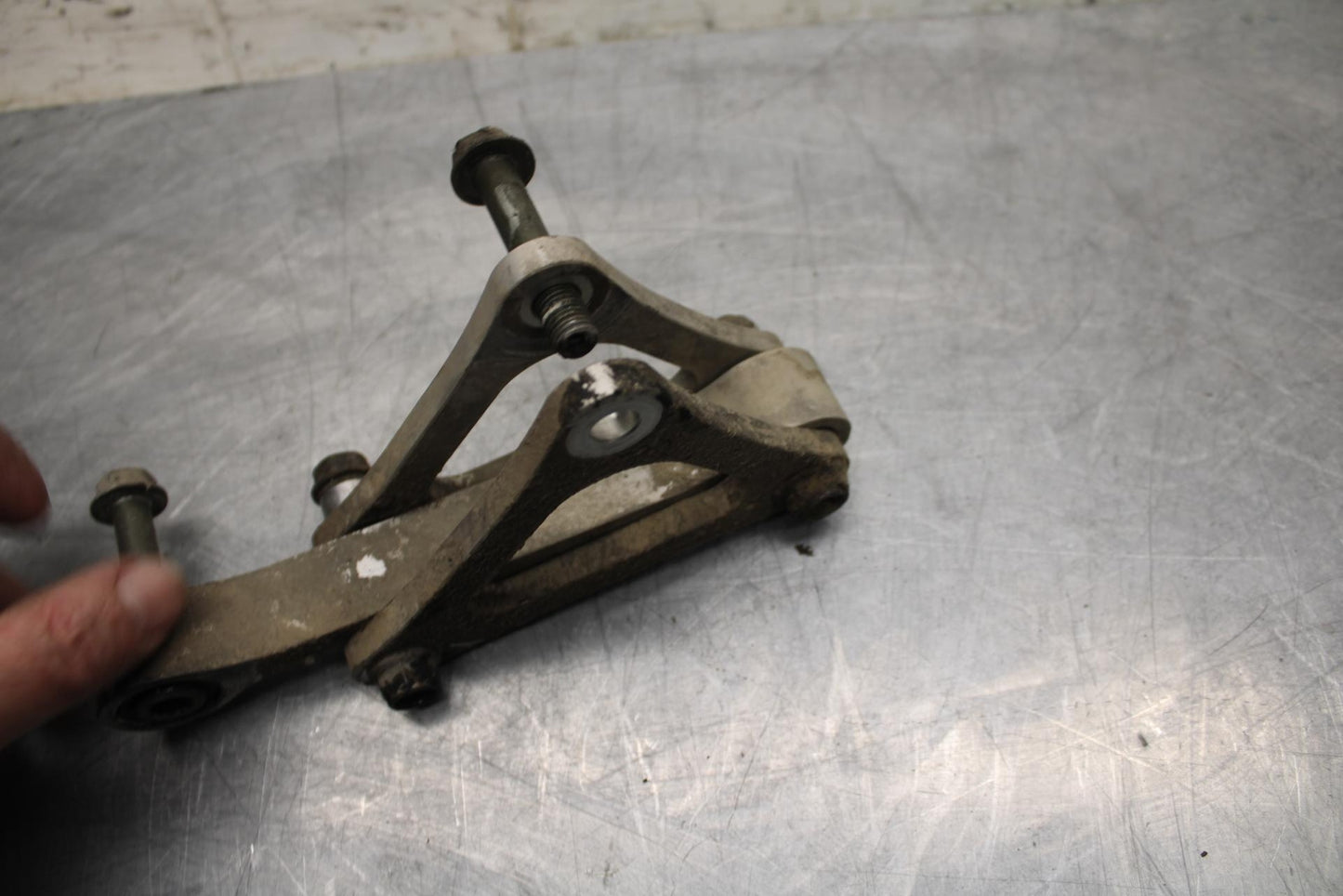 03-04 YAMAHA YZF R6  REAR DOGBONE SHOCK LINKAGE LINK BB481