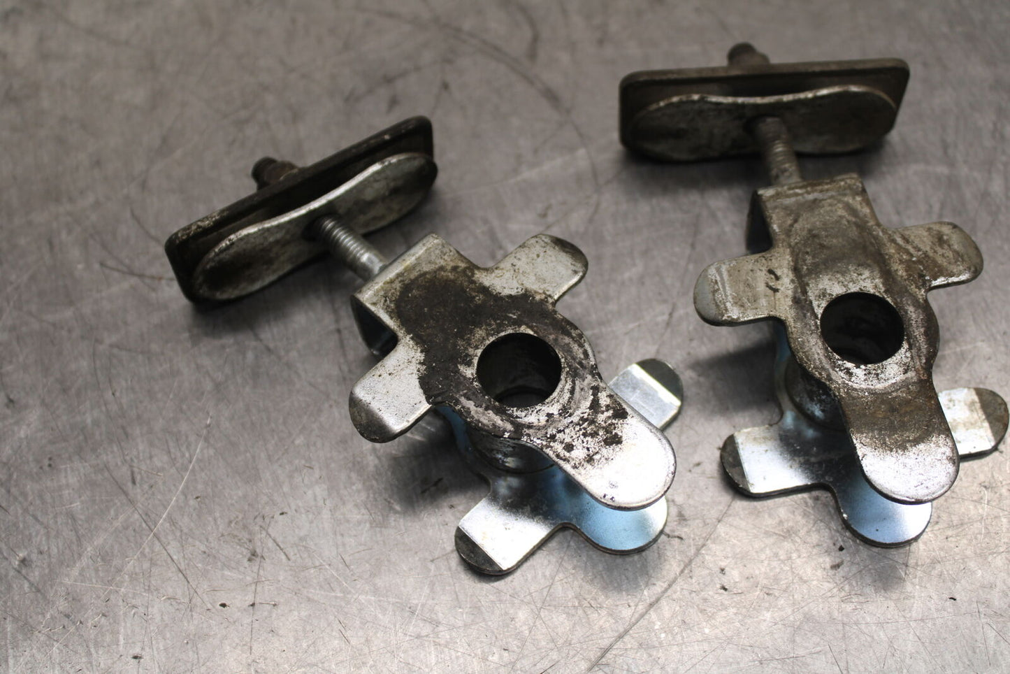 04-05 SUZUKI KATANA 750 GSX750F CHAIN TENSIONER ADJUSTMENT BRACKETS  BB110 