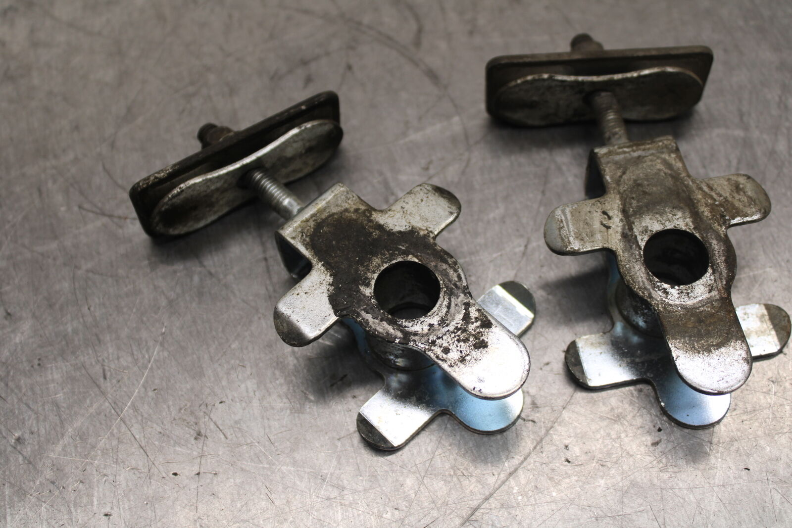 04-05 SUZUKI KATANA 750 GSX750F CHAIN TENSIONER ADJUSTMENT BRACKETS  BB110 