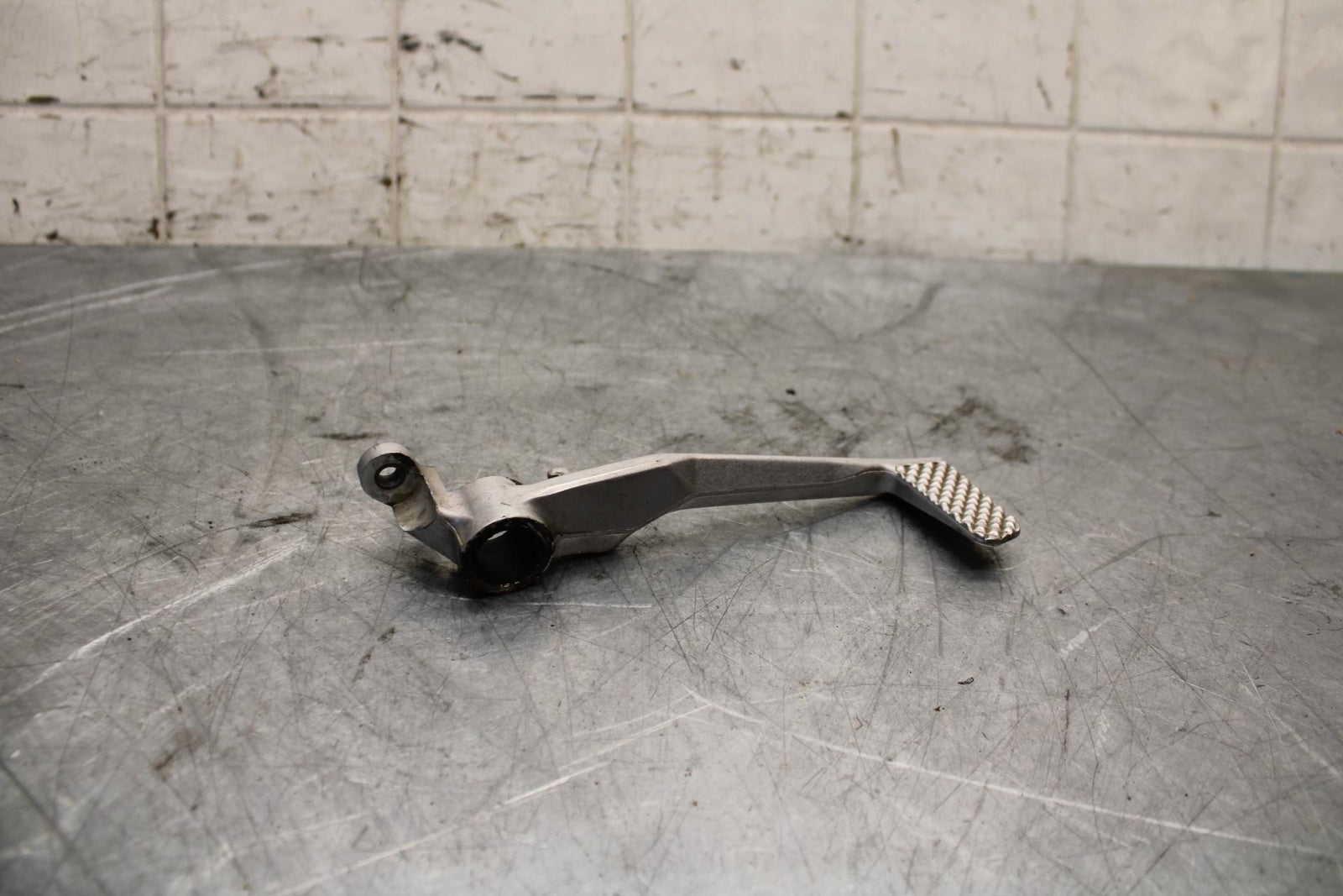 2008 Yamaha YZF R6 RIGHT REARSET BRAKE FOOT PEDAL 2C0-27211-00-00 BB521