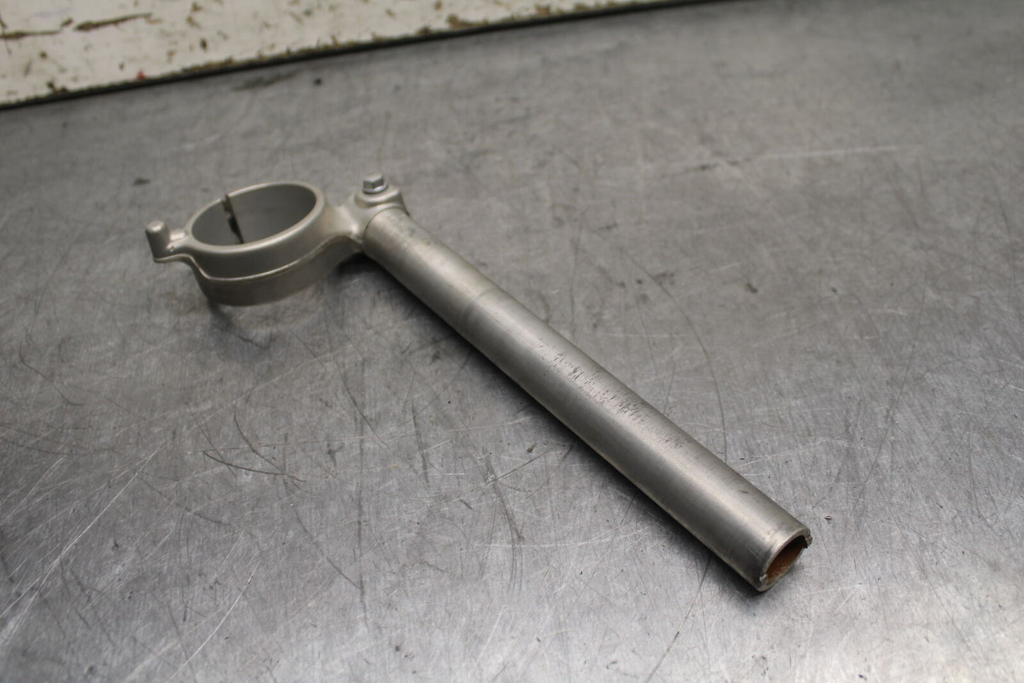 06-07 SUZUKI GSXR750 RIGHT CLIP ON HANDLEBAR BB110