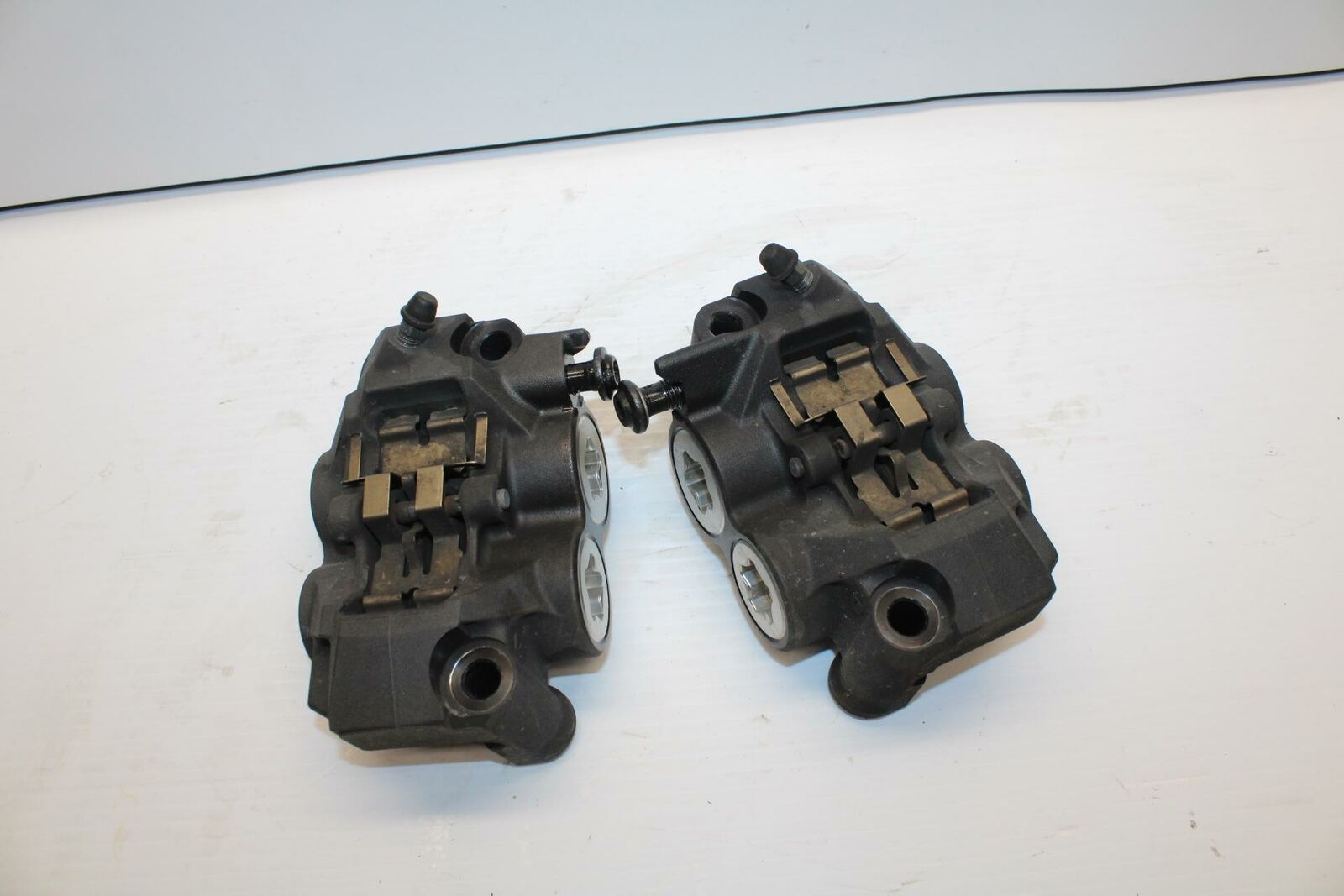 08-16 YAMAHA YZF R6 RIGHT LEFT FRONT BRAKE CALIPER SET PAIR CALIPERS BB247