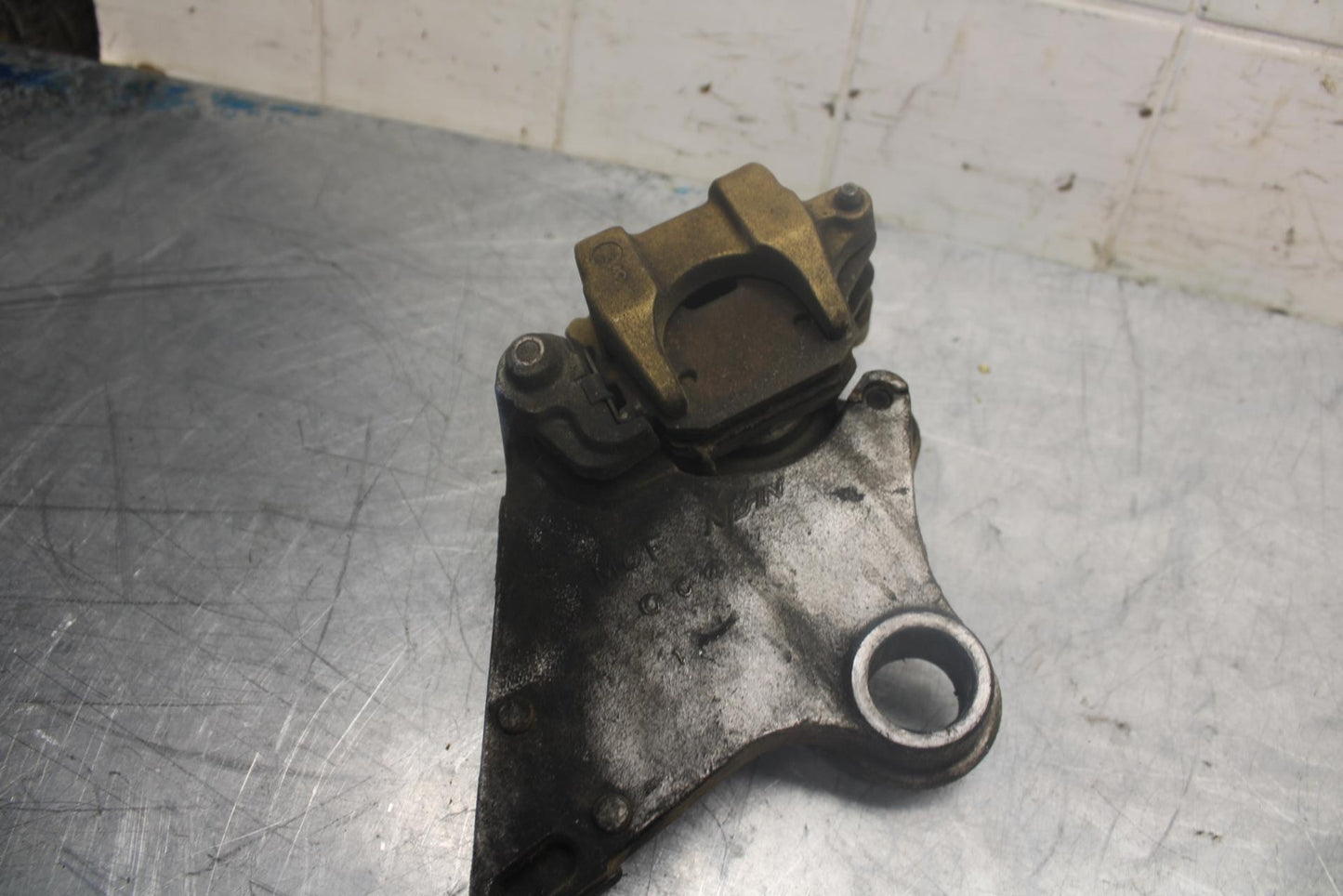 00-01 HONDA RVT1000R SP1 RC51 REAR BACK BRAKE CALIPER W MOUNT BRACKET BB461