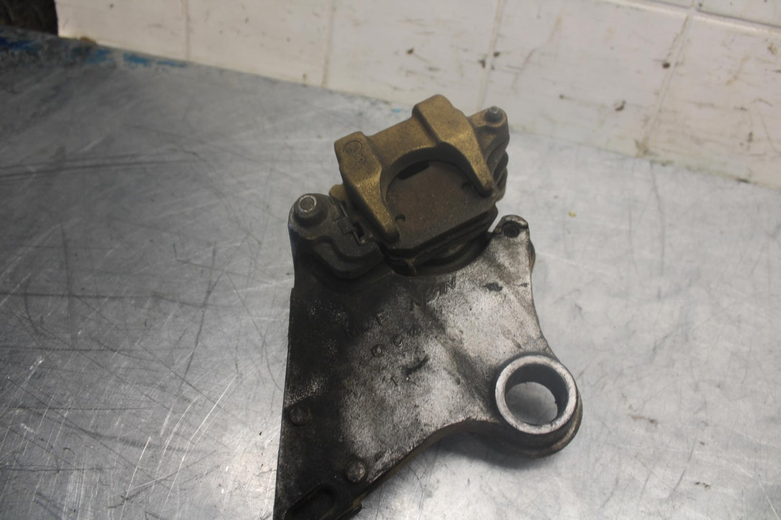 00-01 HONDA RVT1000R SP1 RC51 REAR BACK BRAKE CALIPER W MOUNT BRACKET BB461