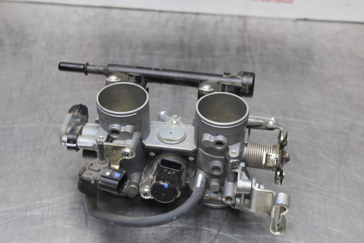 24 KAWASAKI NINJA 500 ABS MAIN FUEL INJECTORS / THROTTLE BODIES BB818