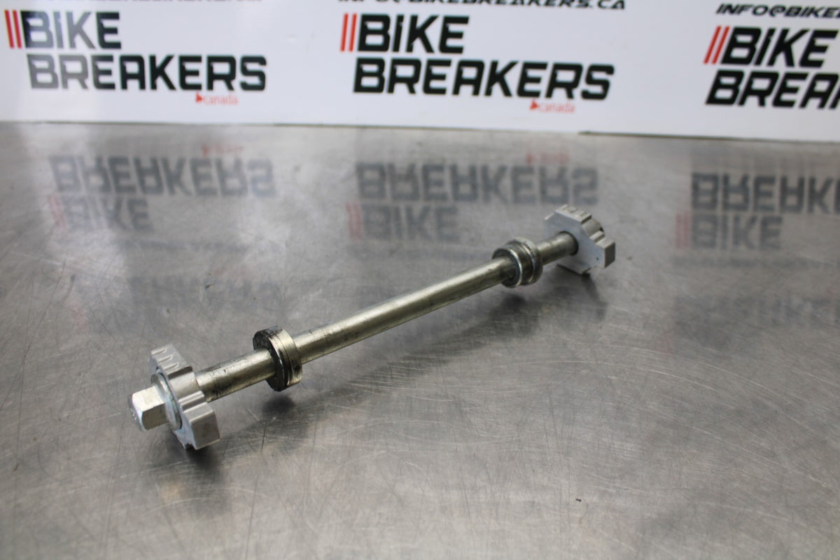 17-22 KTM 390 DUKE REAR AXLE BACK WHEEL RIM PIVOT BOLT AXEL BB180