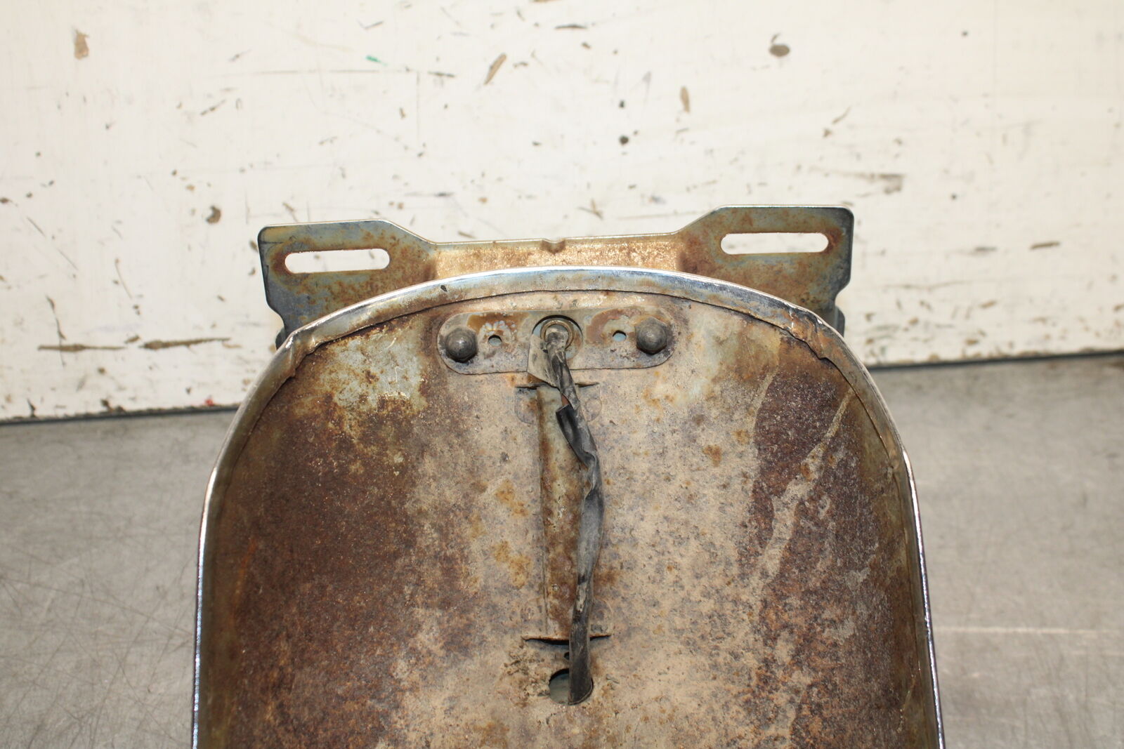 82-83 HONDA V45 MAGNA REAR BACK WHEEL FENDER MUD GUARD BB107