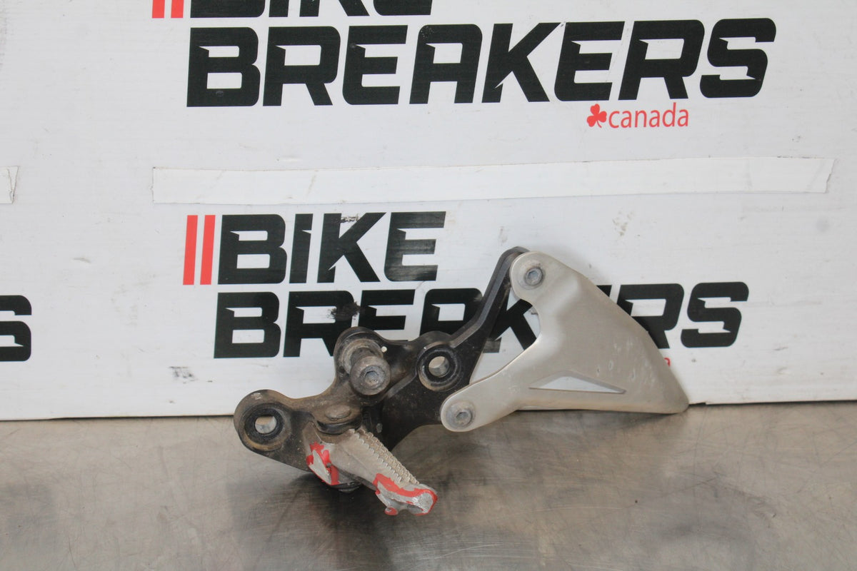 24-25 KAWASAKI NINJA 500 ABS LEFT REARSET REAR SET DRIVER FOOT PEG REST BB899