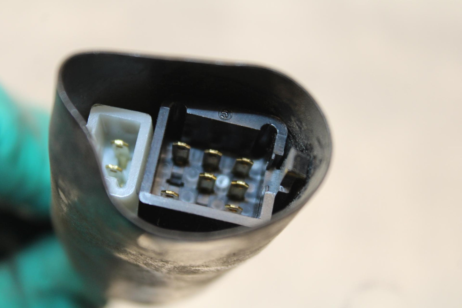 19-22 KAWASAKI Z400 LEFT CLIP ON HANDLE HORN SIGNALS SWITCH  BB586