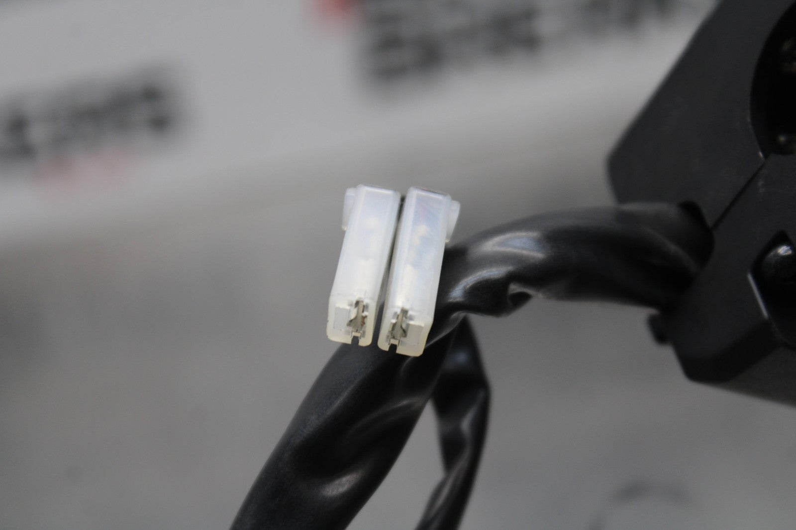 23-24 KAWASAKI NINJA ZX14R LEFT CLIP ON HANDLE HORN SIGNALS SWITCHES BB764