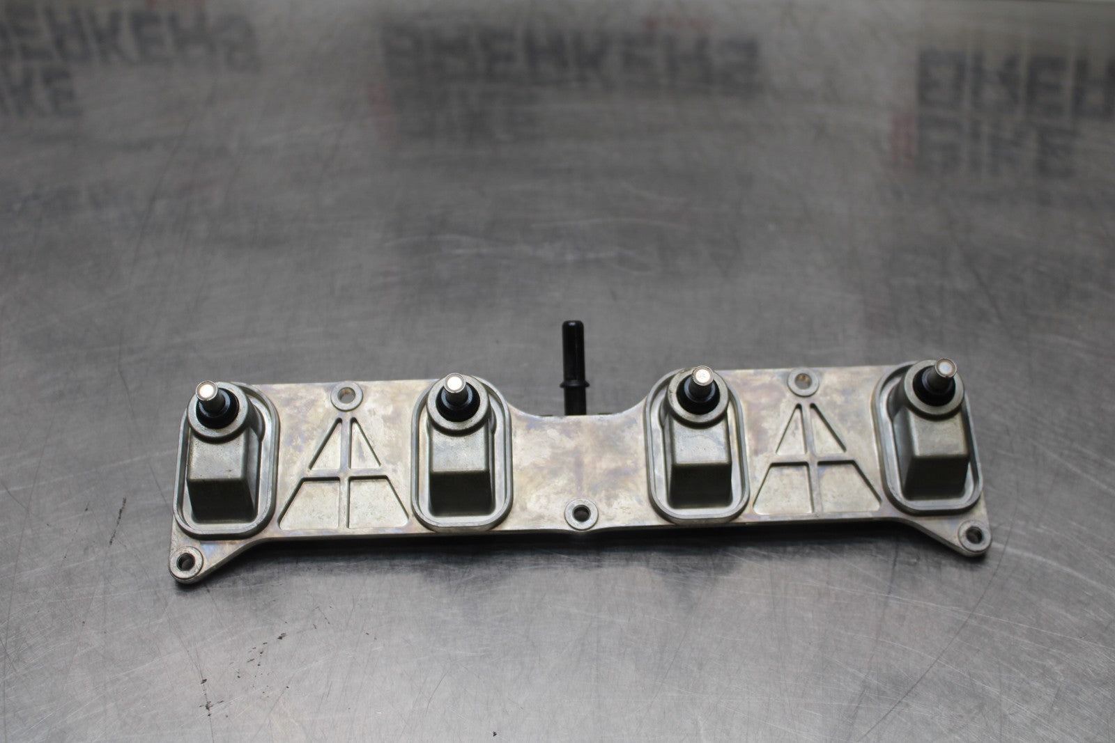 08 KAWASAKI NINJA ZX10R SECONDARY FUEL INJECTORS TOP AIRBOX GAS RAIL BB201