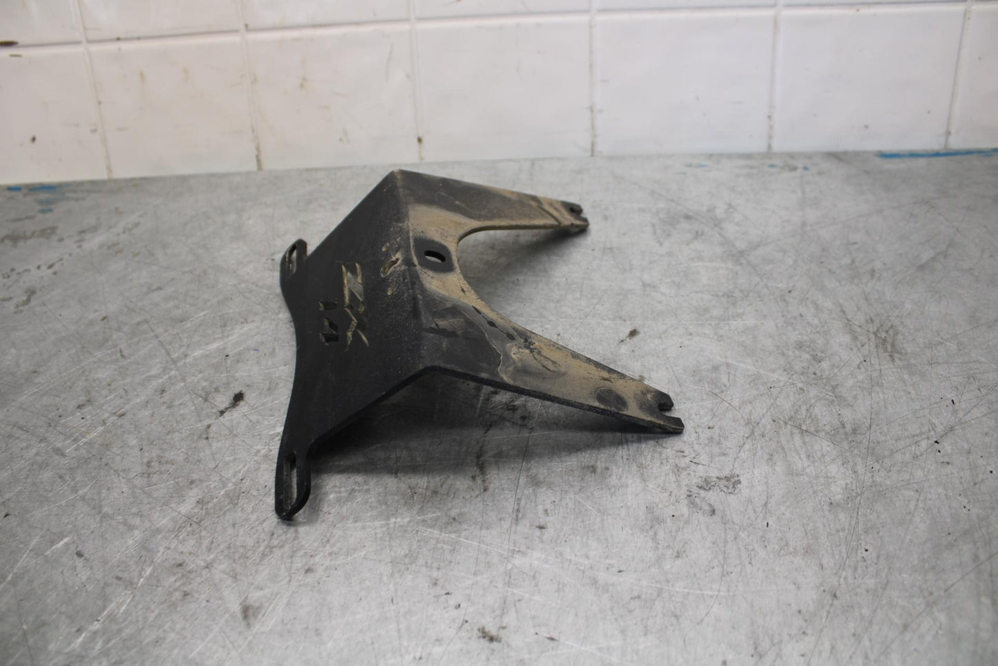 06-07 KAWASAKI NINJA ZX14R AFTERMARKET REAR BACK TAIL LIGHT MOUNT BRACKET bb433