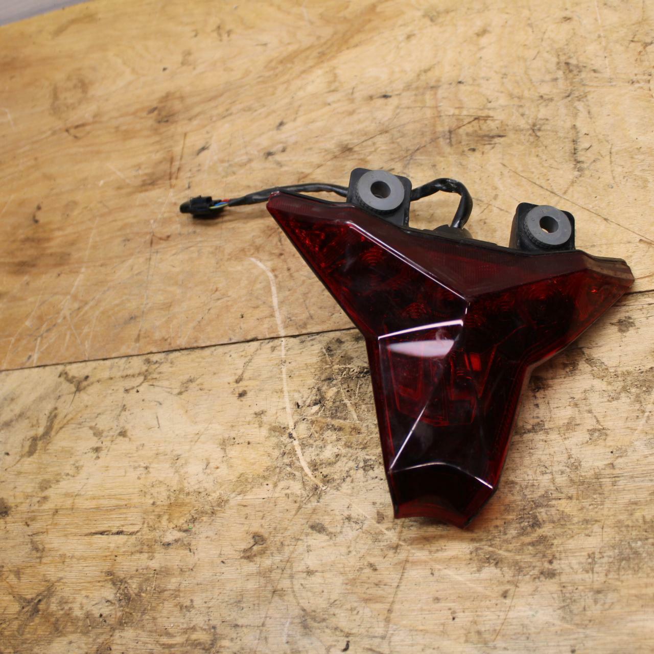 18-22 KAWASAKI NINJA 400 EX400 ABS REAR TAIL TAILLIGHT BACK BRAKE LIGHT BB334