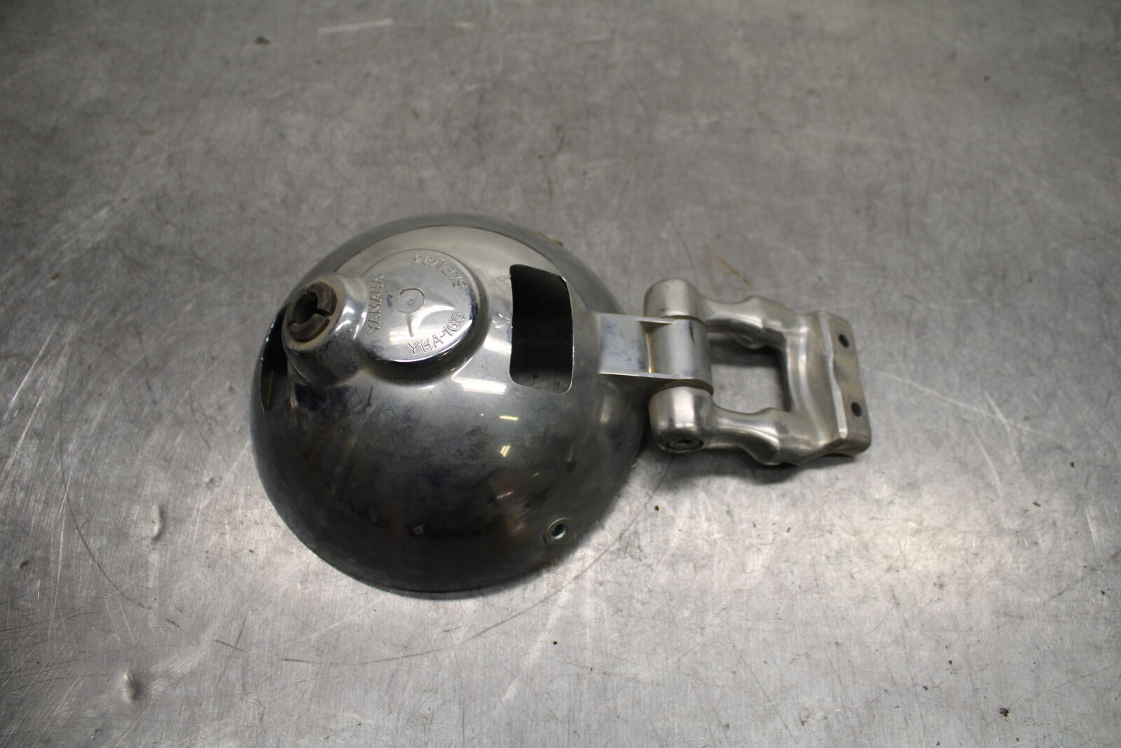 1984 Yamaha Virago 1000 HEADLIGHT CASE HOUSING BUCKET BB117
