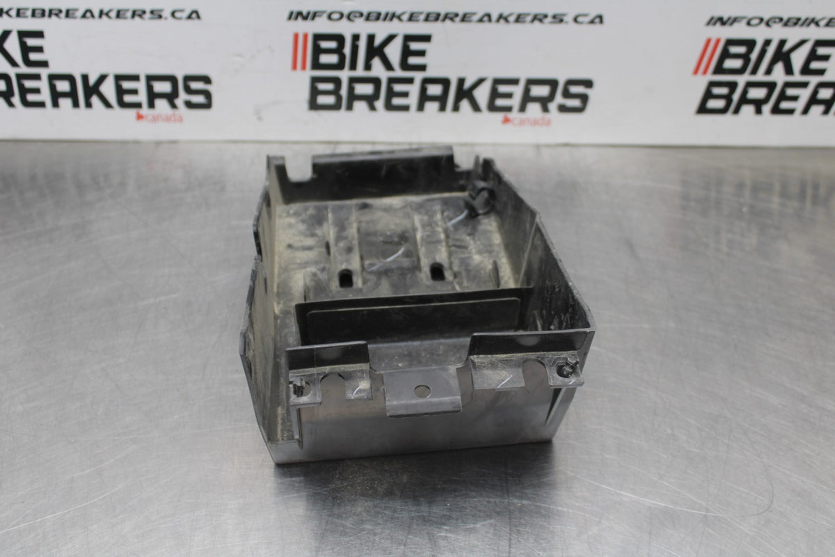18-26 KAWASAKI Z400 REAR BACK TAIL UNDERTAIL BATTERY TRAY PLASTIC BB852