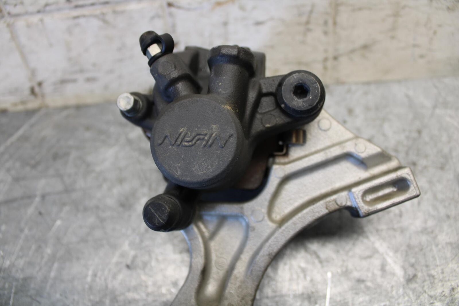 2009 Honda CBR600RR REAR BACK BRAKE CALIPER W MOUNT BRACKET 43150-MFJ-A51 BB536