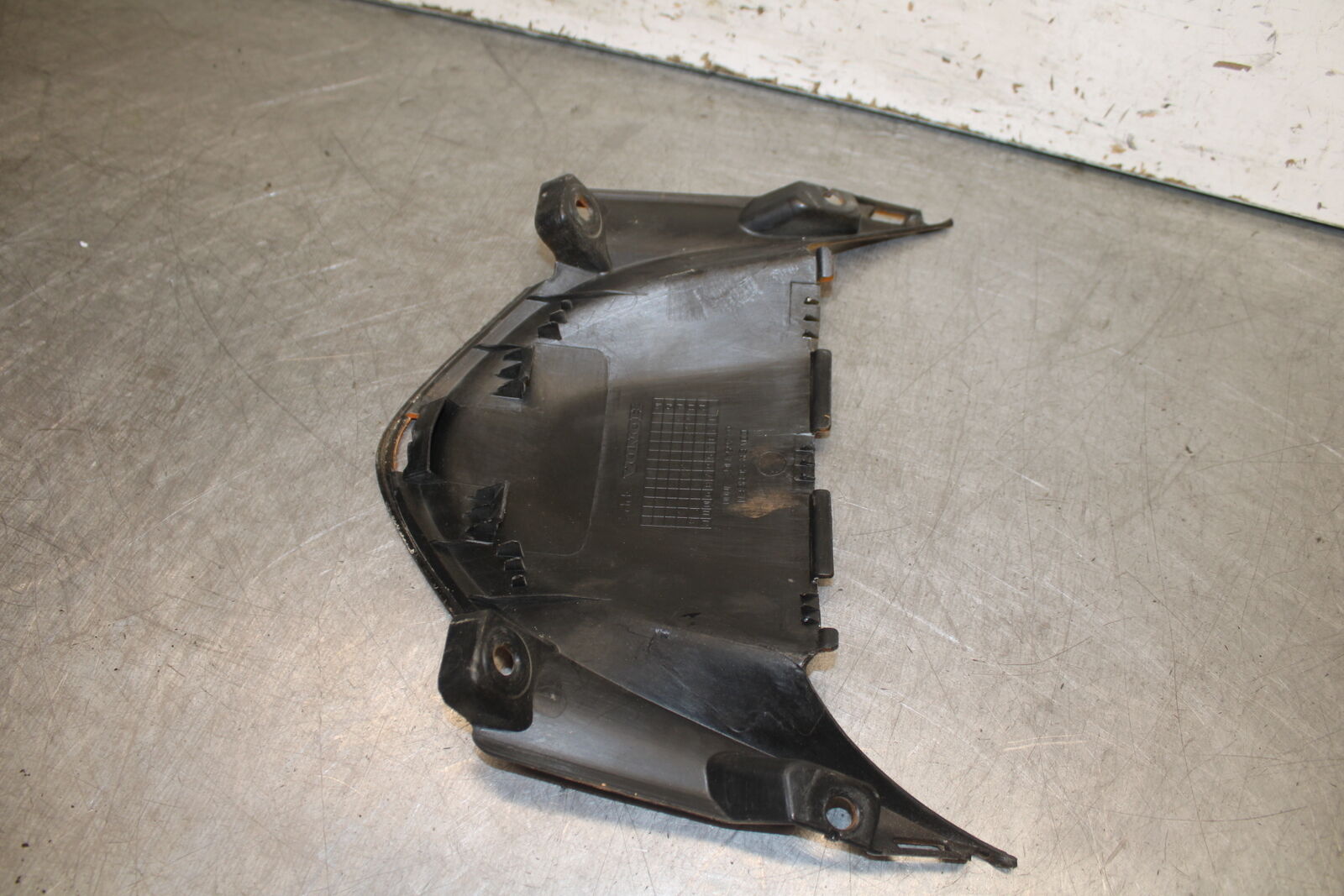 13-15 HONDA CBR500R LOWER FRONT UPPER INNER HEADLIGHT COWL FAIRING  BB704