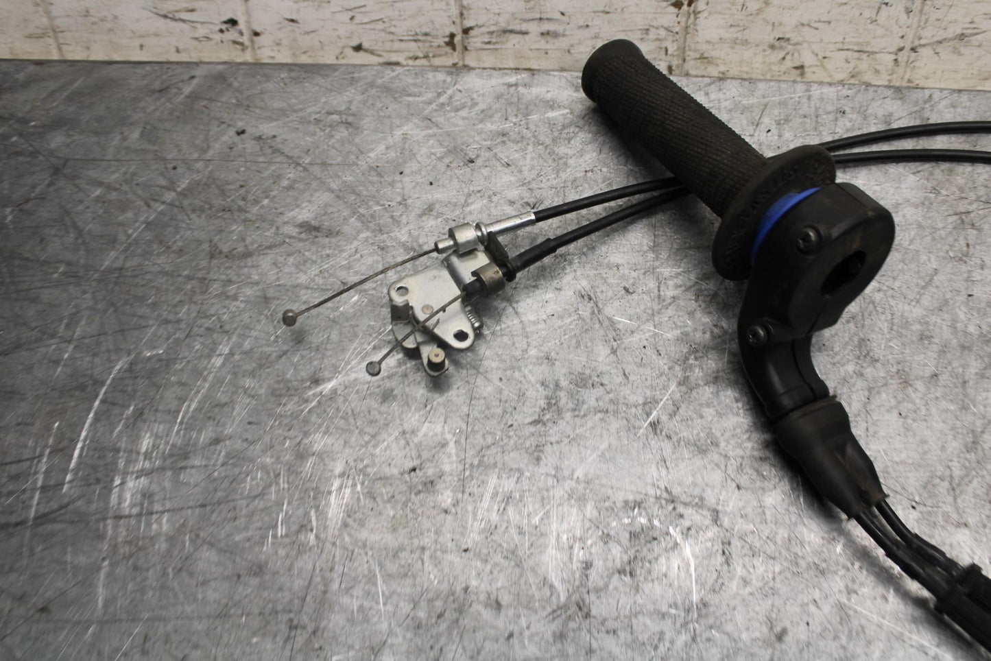 2009 Kawasaki Ninja ZX6R ZX600R THROTTLE CABLE LINE HOUSING GUIDE BB538