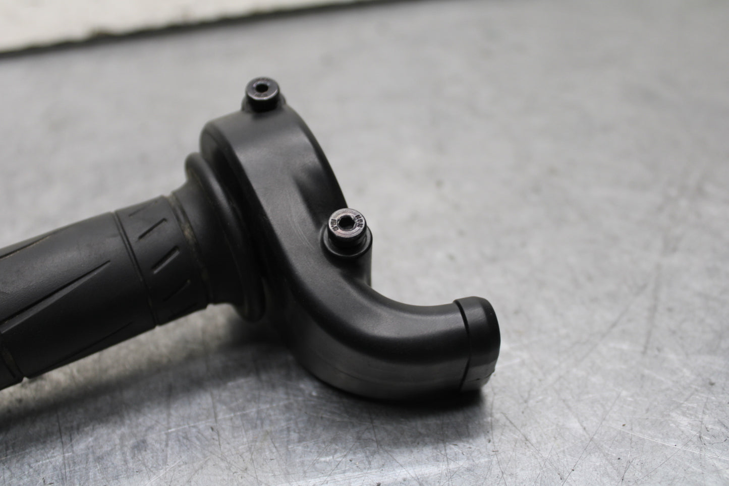 16 KAWASAKI NINJA ZX10R THROTTLE CABLE HOUSING AND TUBE BB650