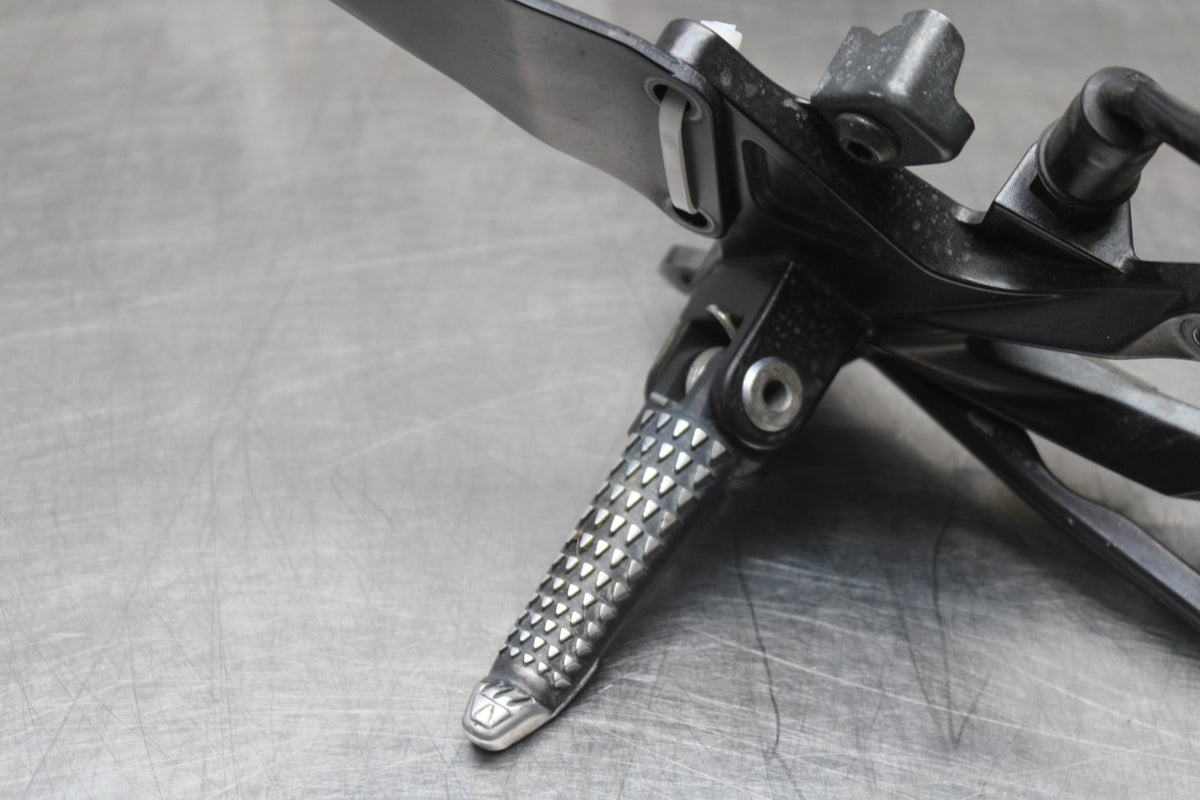08 KAWASAKI NINJA ZX10R RIGHT REARSET REAR SET DRIVER FOOT PEG REST STOP BB902