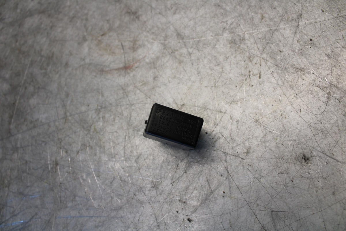06-07 SUZUKI GSXR750 TURN SIGNAL BLINKER RELAY FLASHER SWITCH 38610-03F00 BB543