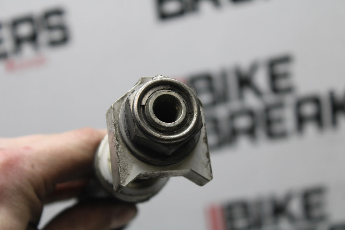 14 TRIUMPH STREET TRIPLE ABS REAR AXLE BACK WHEEL RIM PIVOT BOLT AXEL BB808