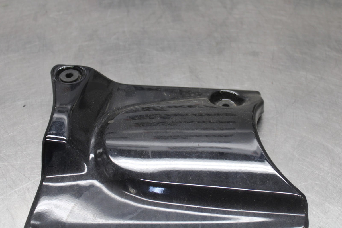 07 SUZUKI BOULEVARD M50 ENGINE SPROCKET SHAFT DRIVE COVER BB897