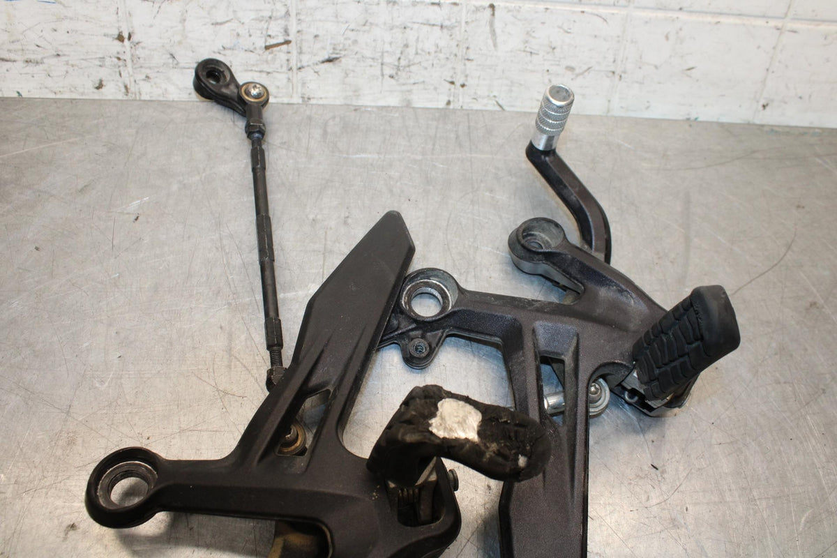 19-20 KTM 790 DUKE 790 RIGHT LEFT REARSETS REAR SET DRIVER FOOT PEGS  BB570