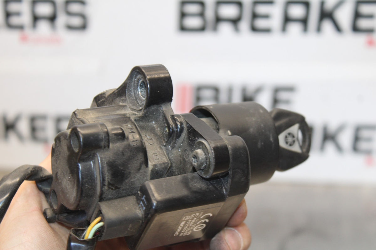 05 YAMAHA YZF R6 IGNITION LOCK KEY SET W/ GAS CAP AND SEAT LOCK BB858