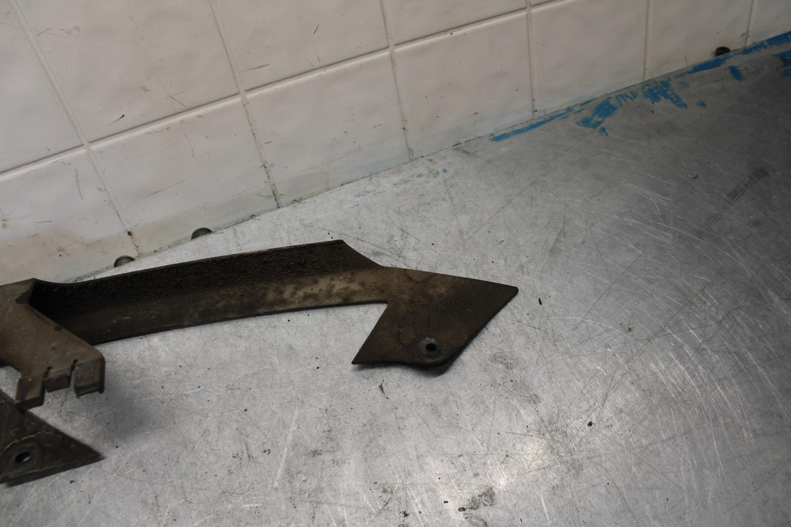 06-07 KAWASAKI NINJA ZX14R REAR BACK DRIVE CHAIN GUARD COVER SHIELD BB433