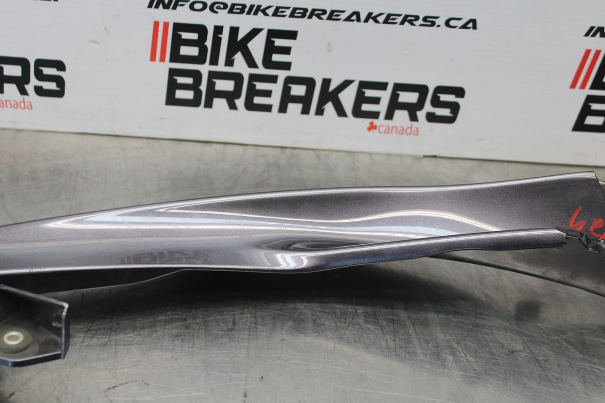 06-07 YAMAHA YZF R6 RIGHT FRONT UPPER SIDE FAIRING COWL PLASTIC BB00