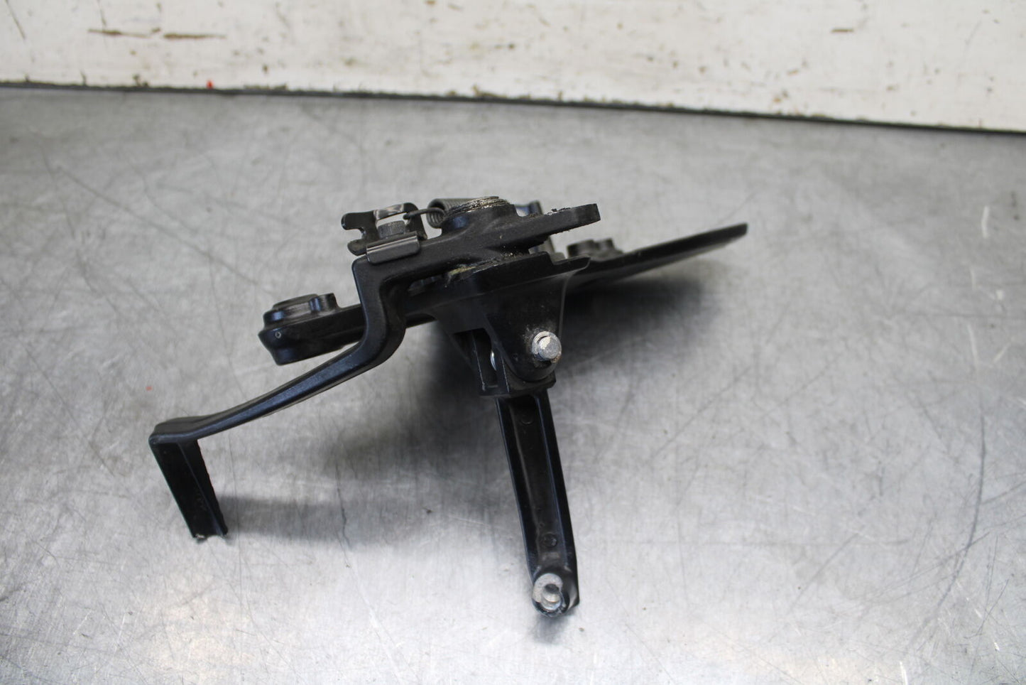 17-24 SUZUKI SV650 RIGHT REARSET REAR SET DRIVER FOOT PEG REST STOP BB706