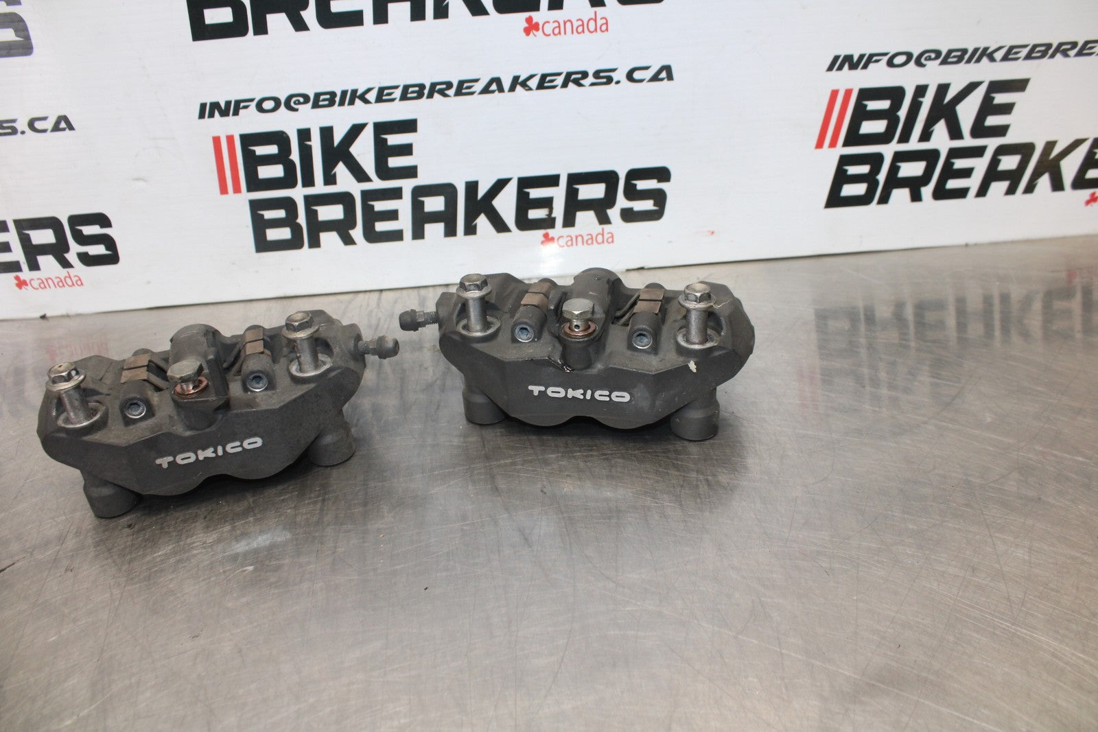 07 SUZUKI GSXR1000 RIGHT LEFT FRONT BRAKE CALIPER SET PAIR CALIPERS BB770