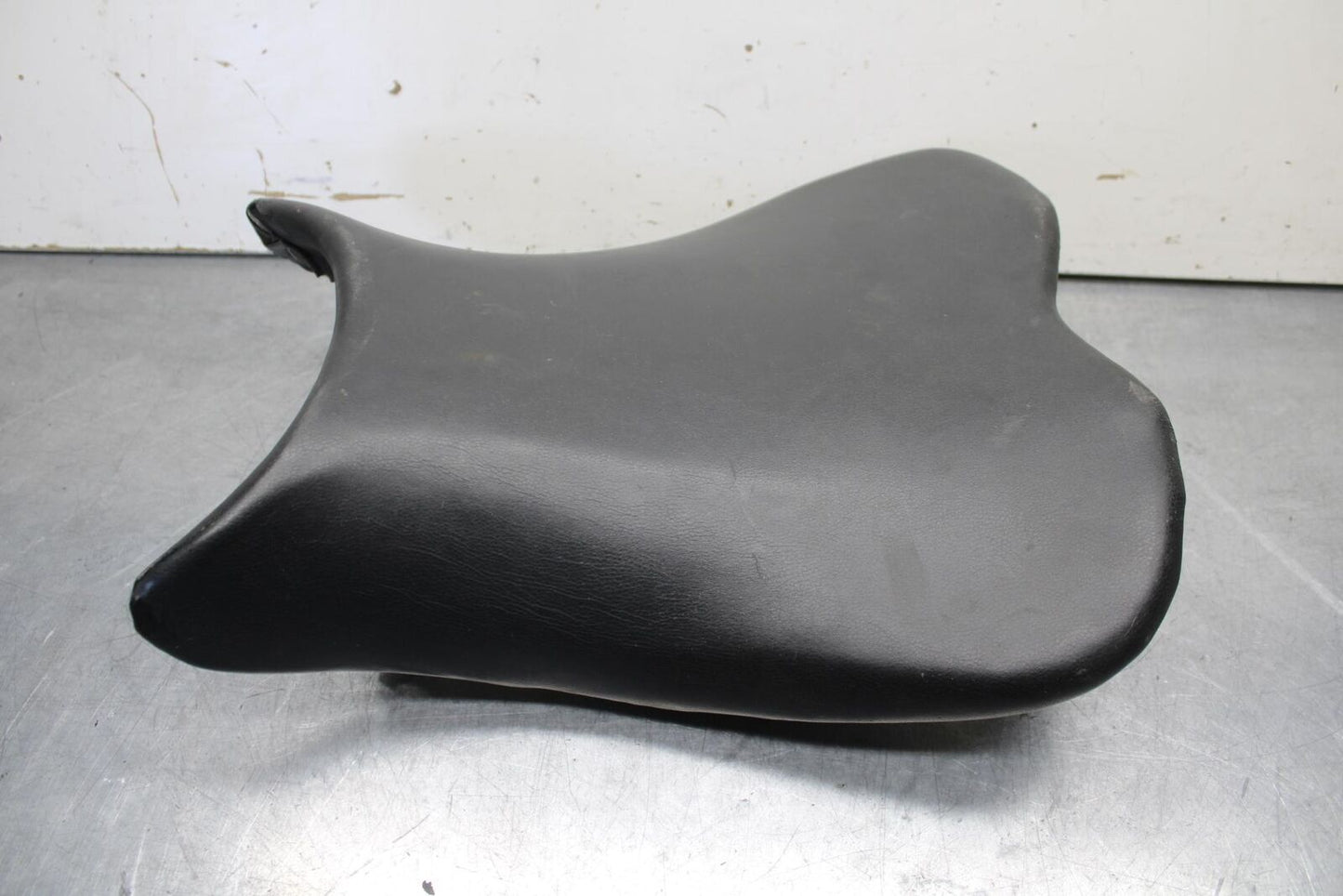 06-07 SUZUKI GSXR 600 FRONT DRIVERS SEAT PAD SADDLE PILLION BB621