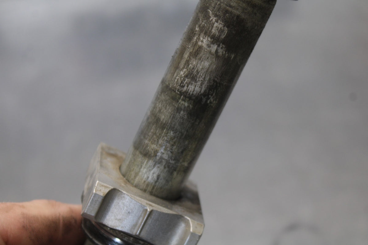 05-06 HONDA CBR600RR REAR AXLE BACK WHEEL RIM PIVOT BOLT AXEL BB893