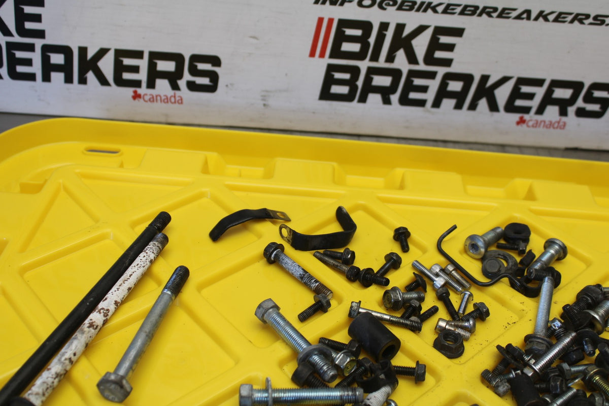 02 KAWASAKI VULCAN 800 VN800B CLASSIC MOUNTING BOLTS HARDWARE BB862
