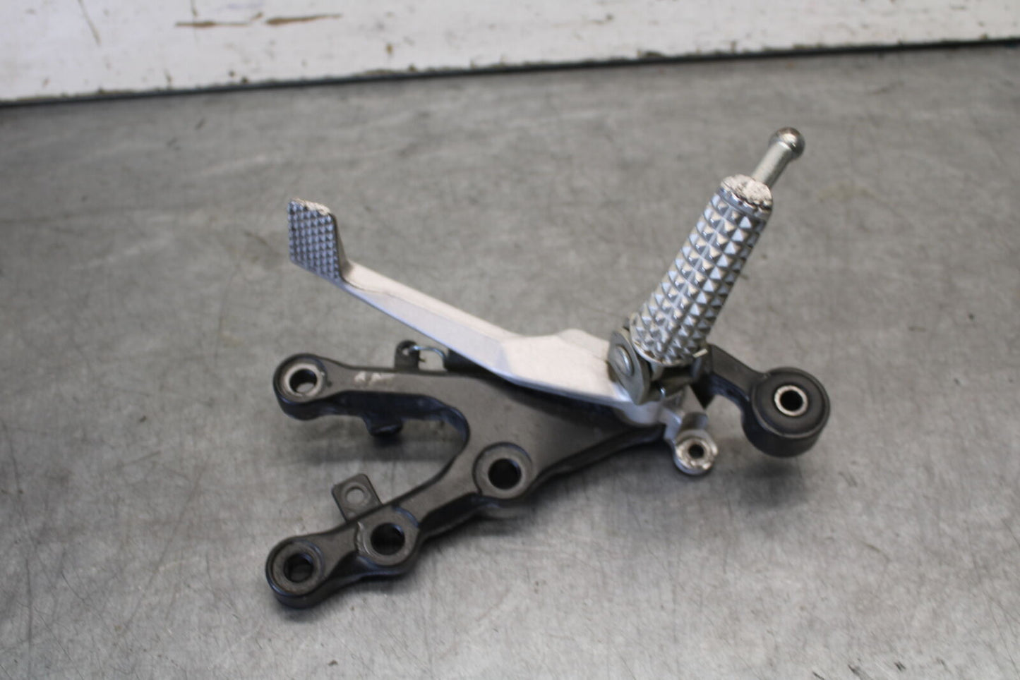 08-16 YAMAHA YZF R6 RIGHT REARSET REAR SET DRIVER FOOT PEG REST STOP BB665