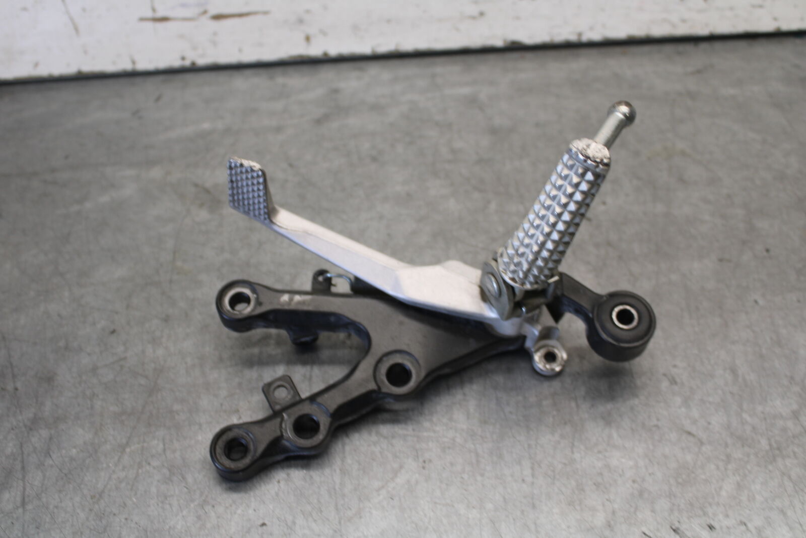08-16 YAMAHA YZF R6 RIGHT REARSET REAR SET DRIVER FOOT PEG REST STOP BB665