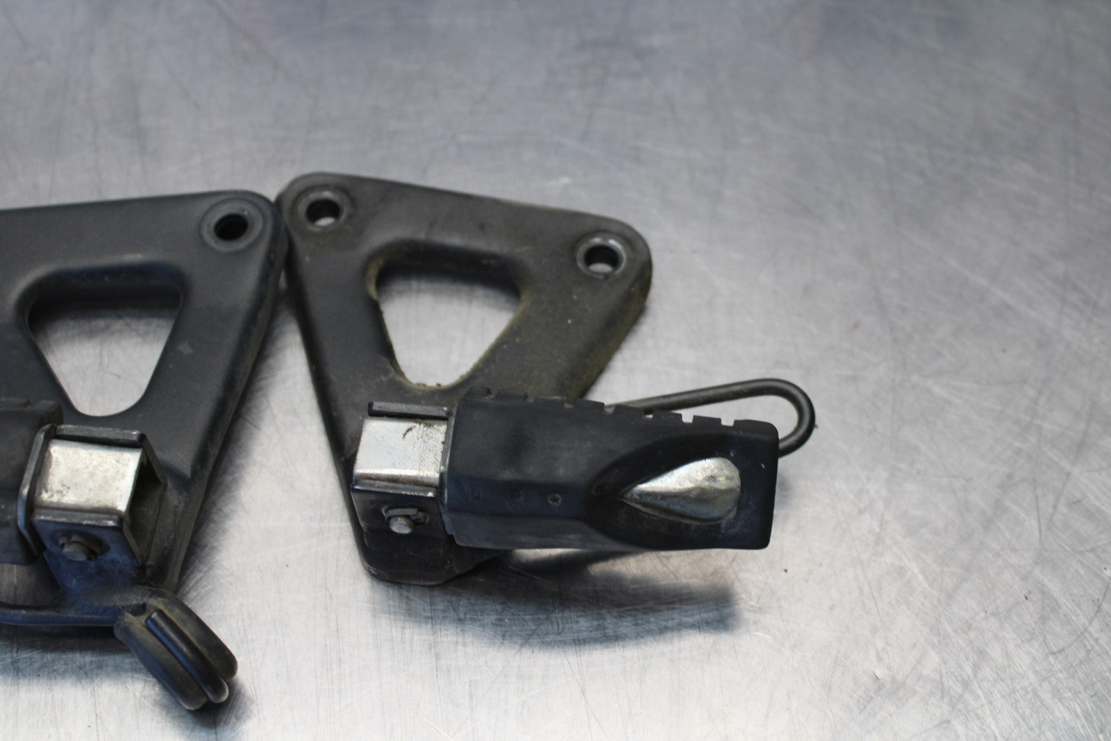 08-18 KAWASAKI KLR650 REAR BACK PASSENGER PEG SET PAIR BB183