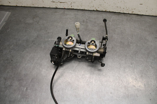 18-24 KAWASAKI NINJA 650 MAIN FUEL INJECTORS / THROTTLE BODIES BB725