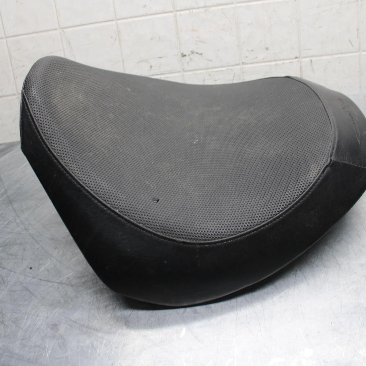06-09 SUZUKI M109R BOULAVARD FRONT DRIVERS SEAT BB501