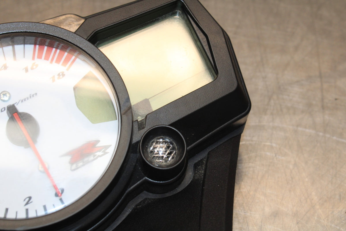 06-07 SUZUKI GSXR 600 SPEEDO GAUGES DISPLAY CLUSTER SPEEDOMETER TACHOMETER BB178