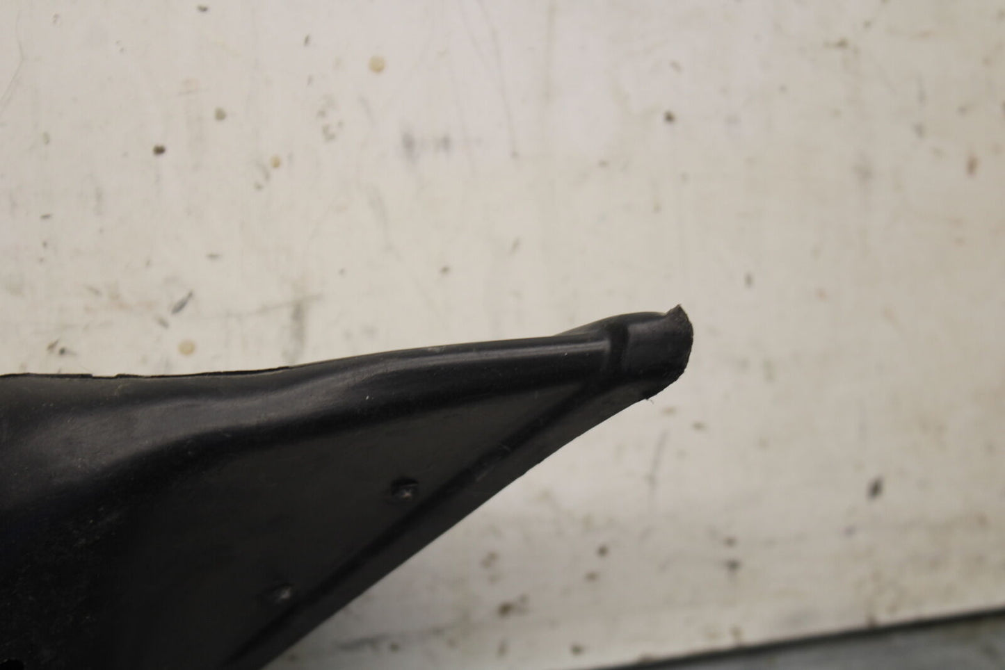 05-06 HONDA CBR600RR LEFT RAM AIR INTAKE DUCT TUBE  BB689