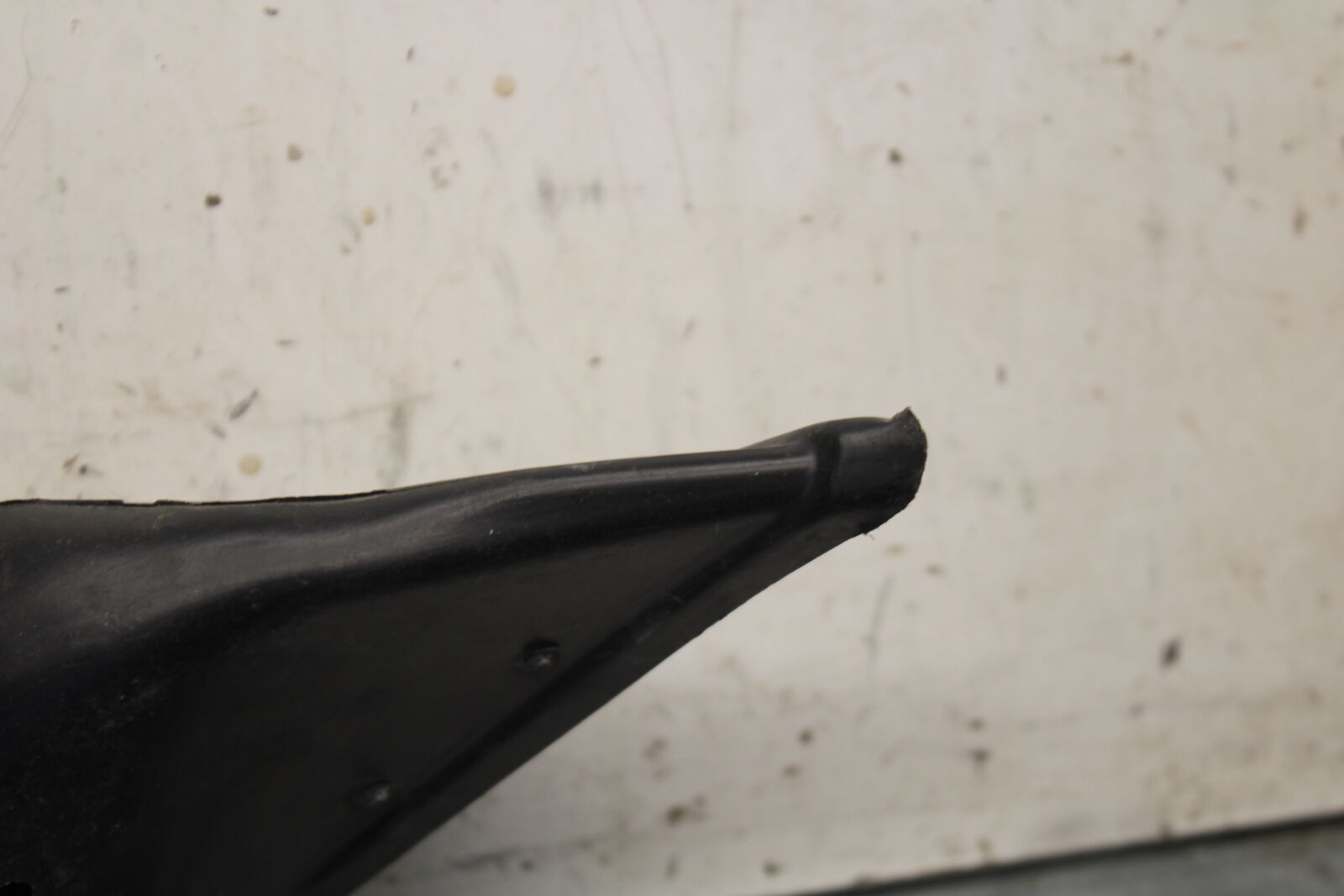 05-06 HONDA CBR600RR LEFT RAM AIR INTAKE DUCT TUBE  BB689