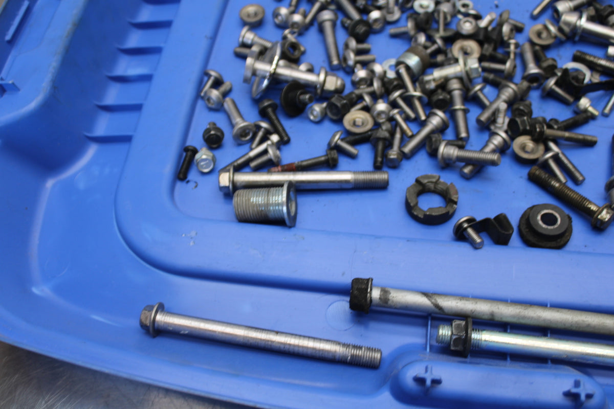 07 KAWASAKI Z1000 MOUNTING BOLTS HARDWARE MOTOR SCREWS BB148