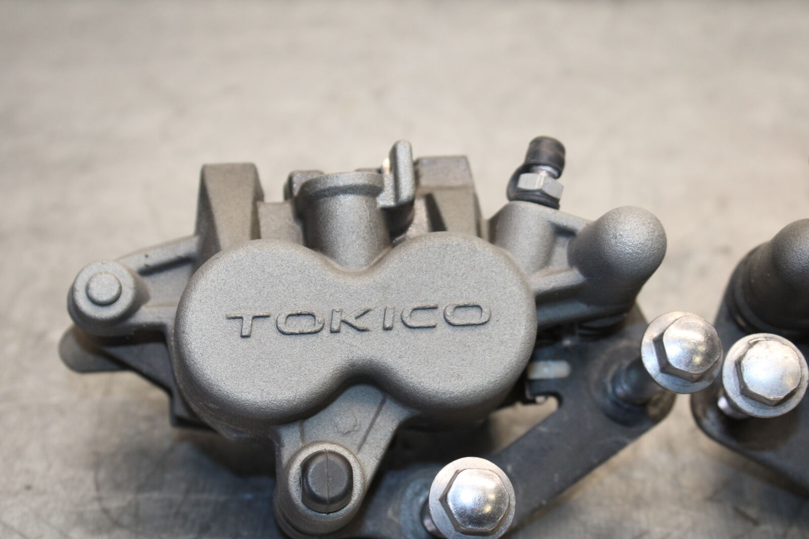 12-17 KAWASAKI ER-6N Z650 RIGHT LEFT FRONT BRAKE CALIPER SET PAIR CALIPERS BB709