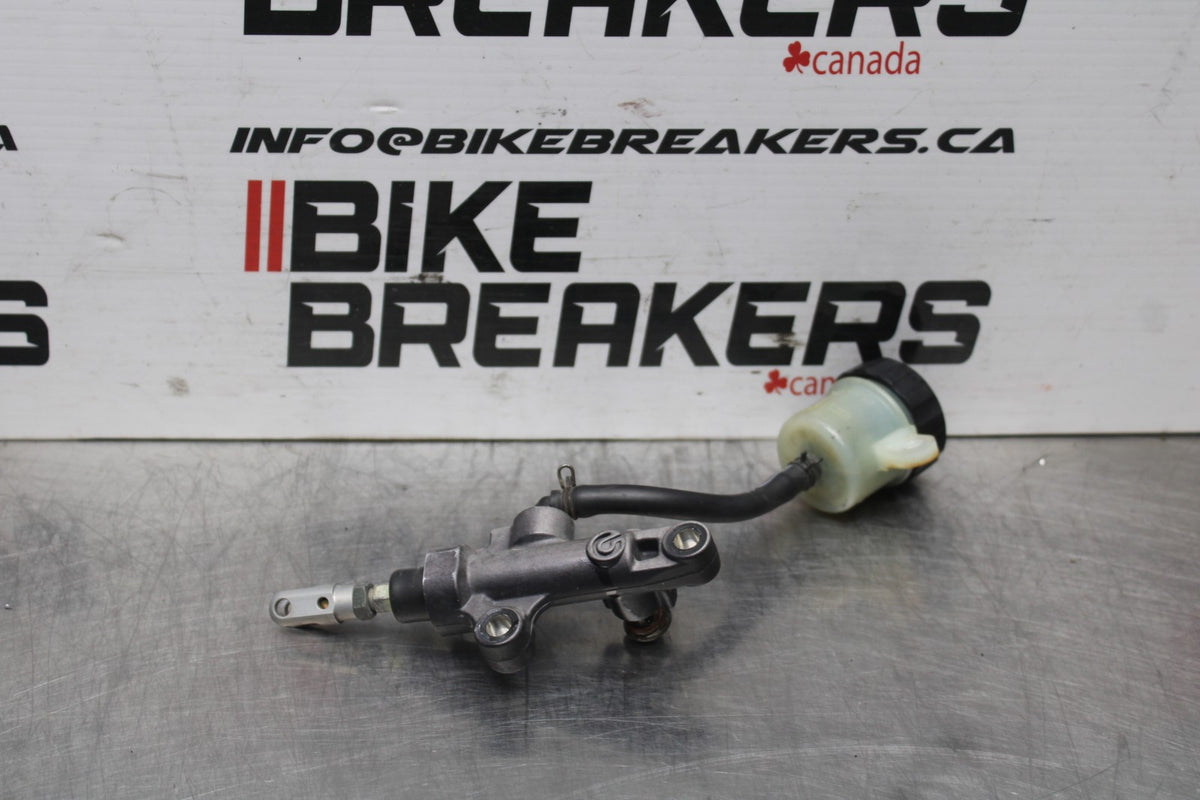 05 YAMAHA YZF R6 REAR BACK BRAKE MASTER CYLINDER W RESERVOIR BB814